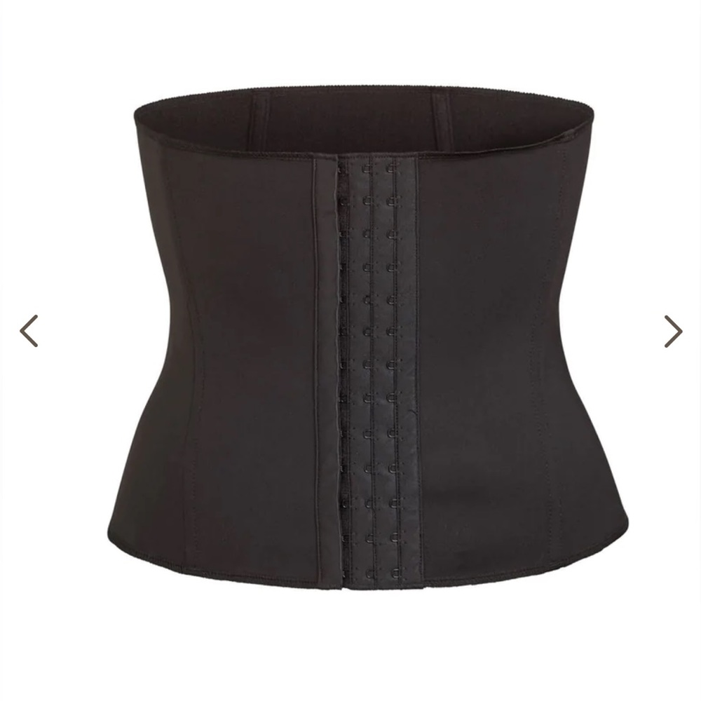 NWT SKIMS WAIST TRAINER